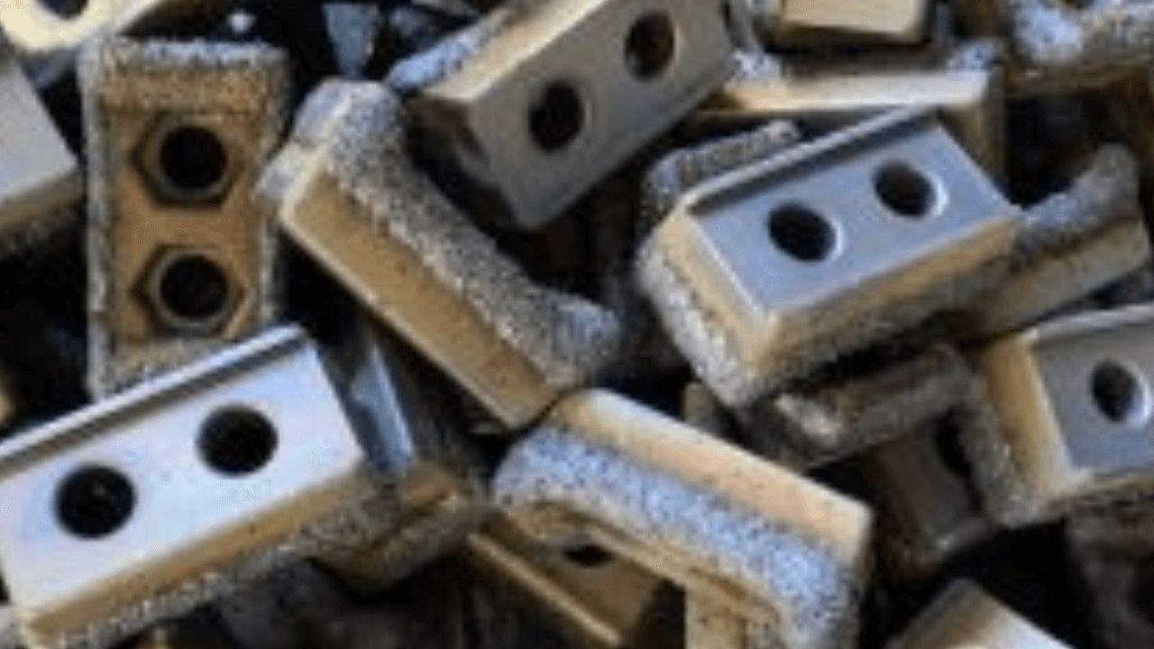 What kinds of materials are processed by wood chipper blades?